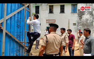 A DM from Bihar suddenly started climbing on the water tank