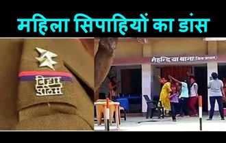 Bhojpuri songs lehenga las las karata in a police station of Bihar