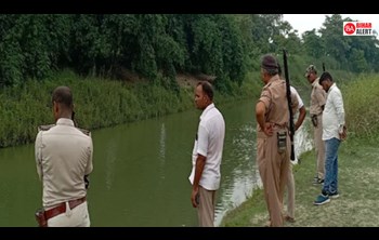 The dead body of the loving couple was found on the side of the railway track..