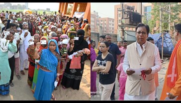 Tremendous enthusiasm among voters of Bihar, long queues at polling stations..see pictures....